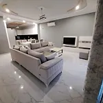 Gili & Delo Luxury Apartments-νear Airport *
