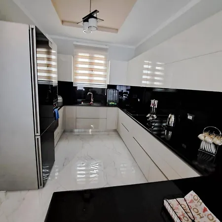 Gili & Delo Luxury Apartments-νear Airport *