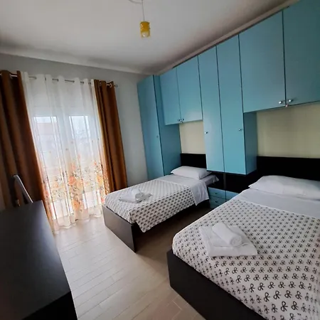 Gili & Delo Luxury Apartments-νear Airport Casa vacanze